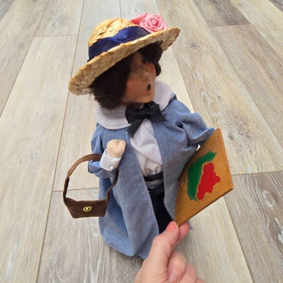 Byers Choice The Carolers Artist or Teacher 13" standing doll vintage 2000 - Picture 10 of 12